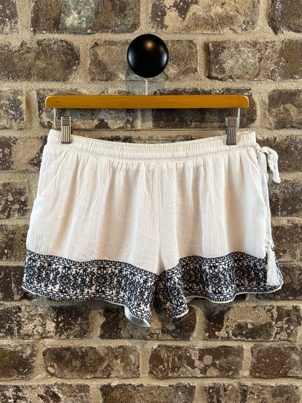 Solitaire Swim Beach cover up Shorts with Navy Embroidered Border Size S